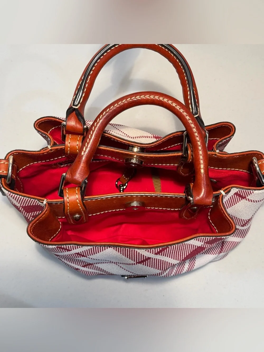 Dooney & Bourke nwot never